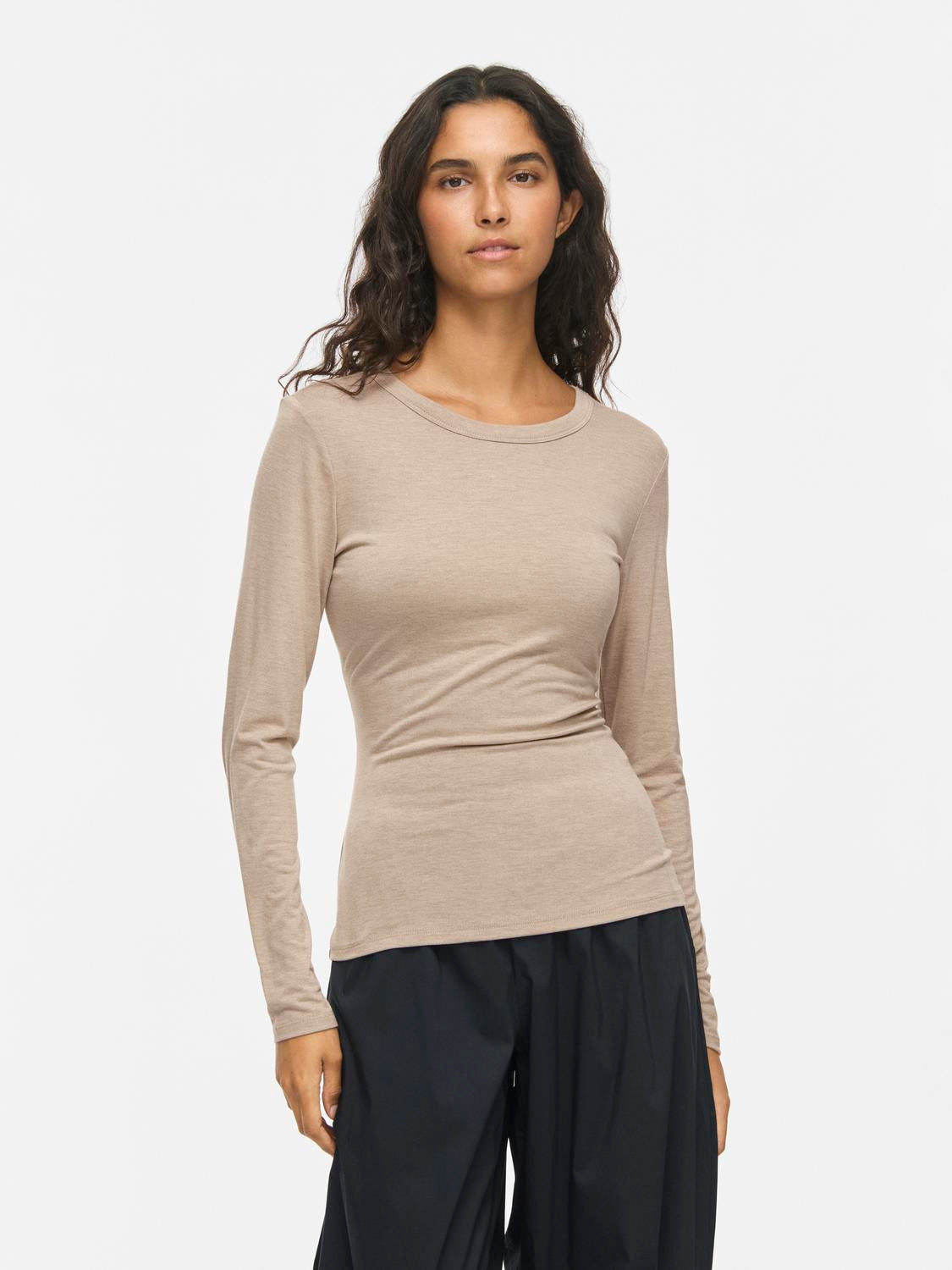 model_shot-front